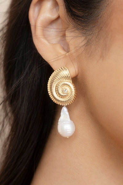 Pearl Shell Earrings - 18k Gold Plated