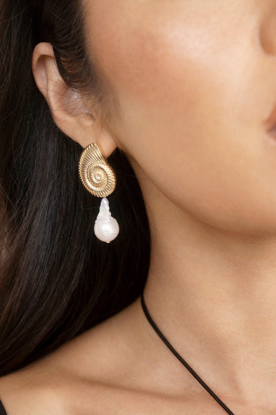 Pearl Shell Earrings - 18k Gold Plated